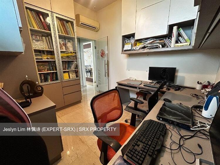 Phillips Avenue (D19), Semi-Detached #572769671